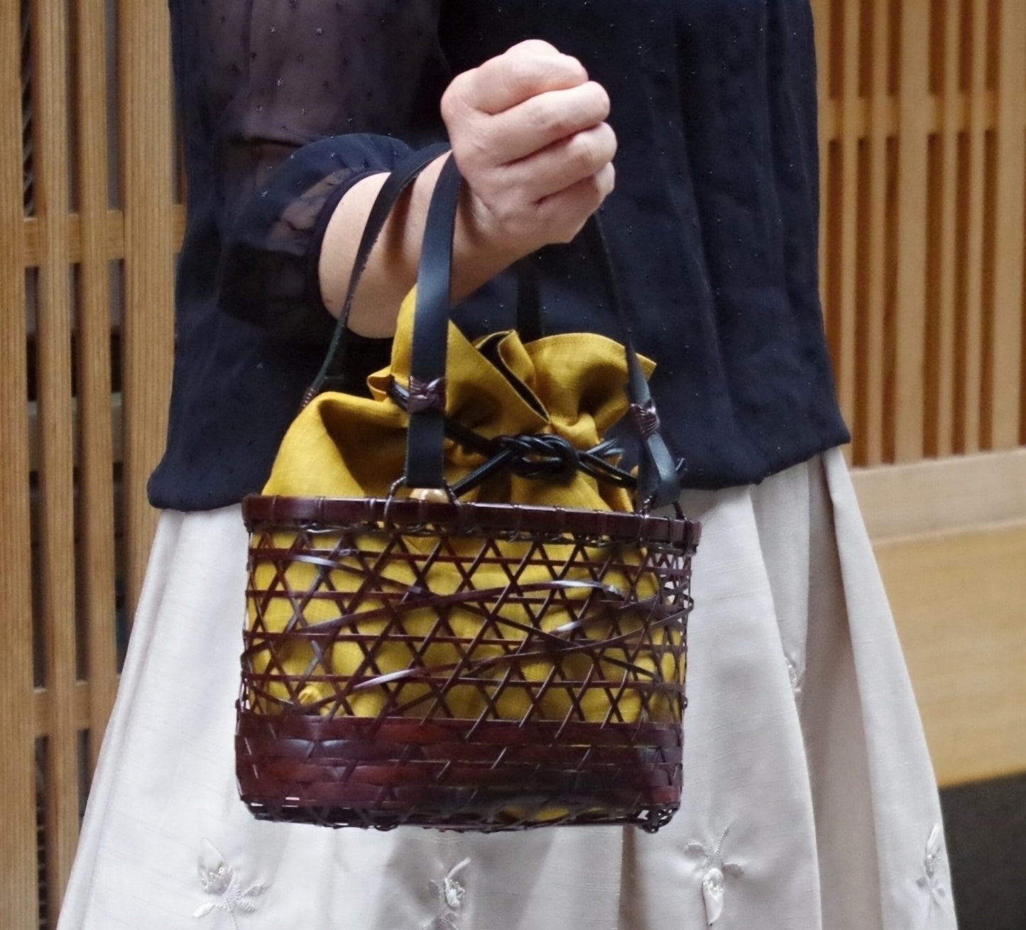 西河 竹バック 黒漆小 革手