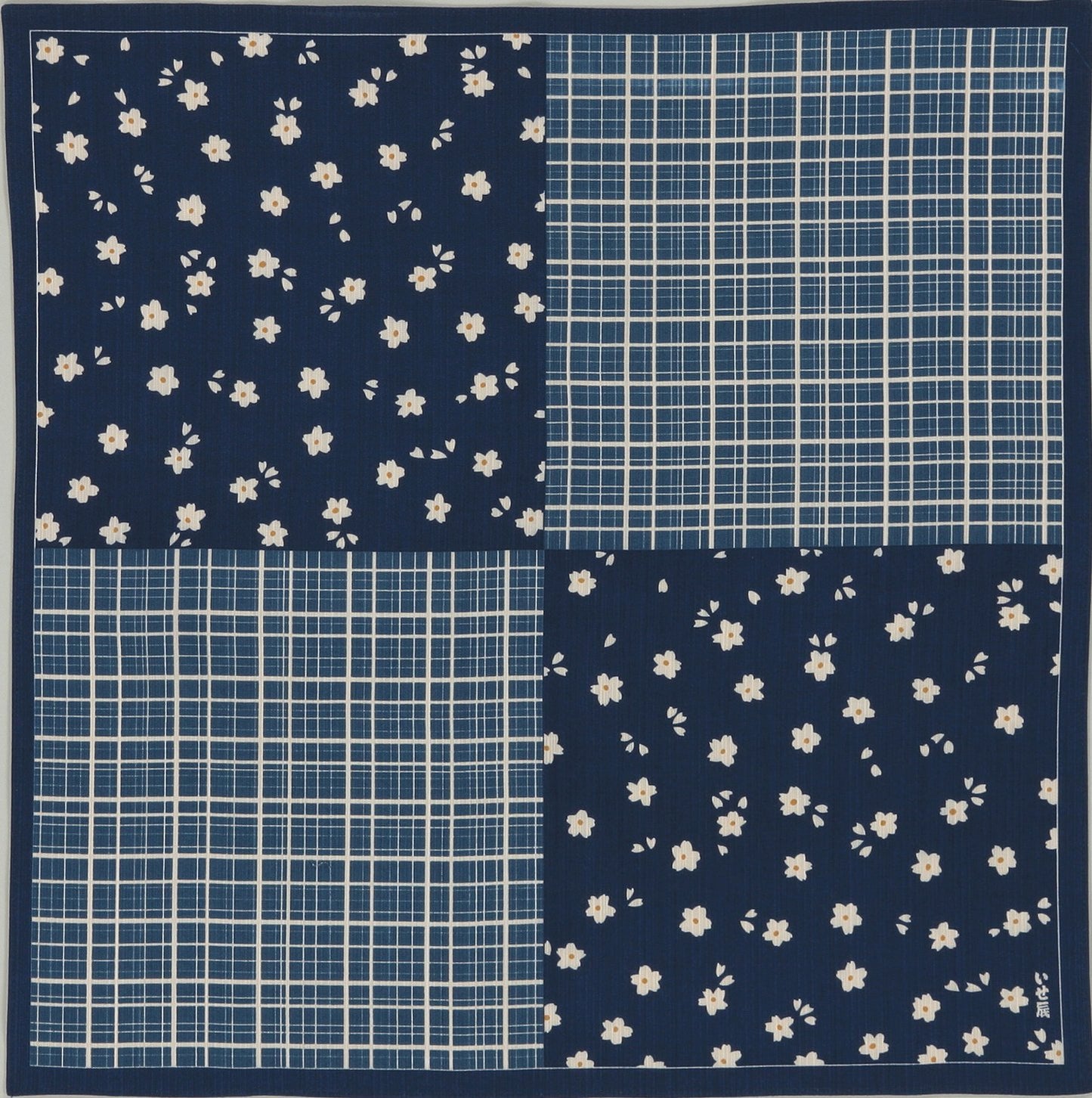 【在庫切れ】いせ辰 風呂敷 90cm幅 格子桜-ブルー