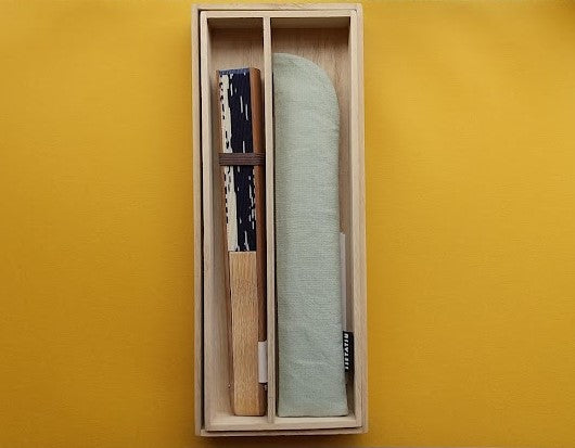 いせ辰 千代紙柄扇子と扇子入れ(箱入り)扇子毛丸