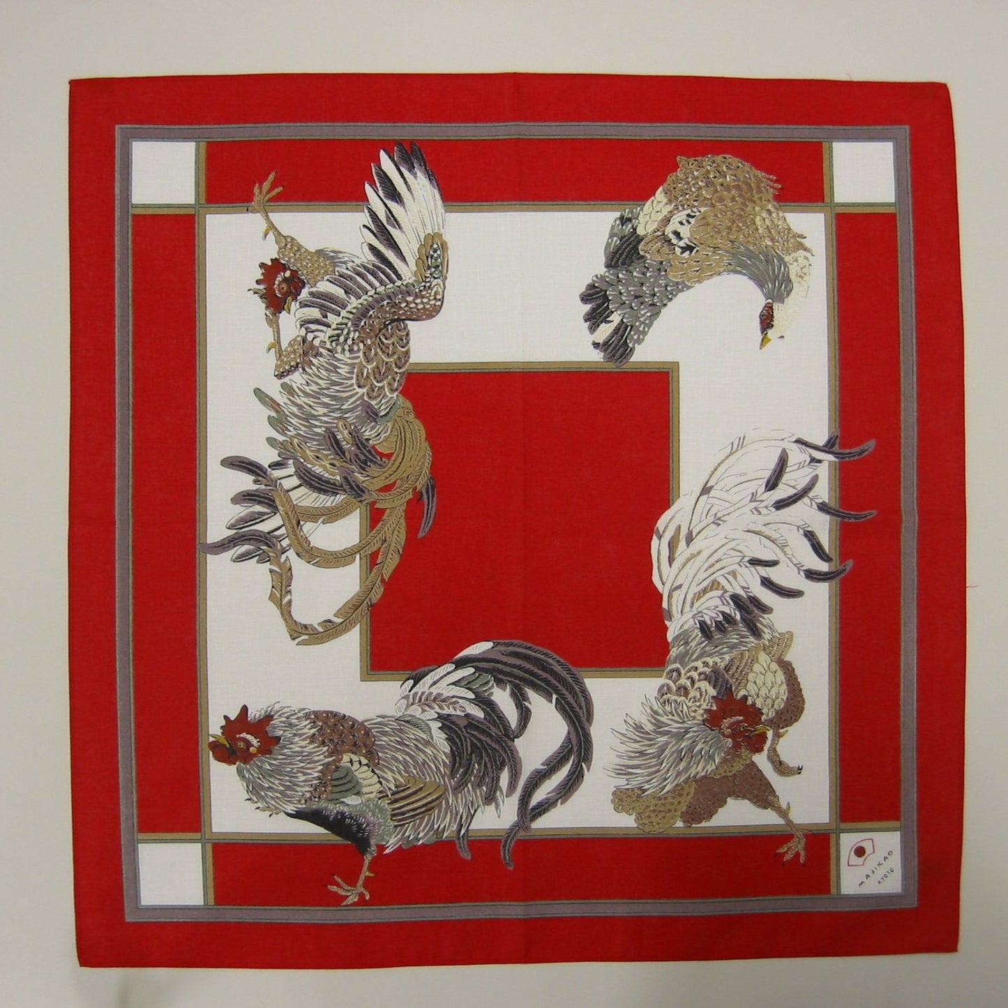 岡重 MAJIKAO葉裏柄のバンダナ 群鶏/赤