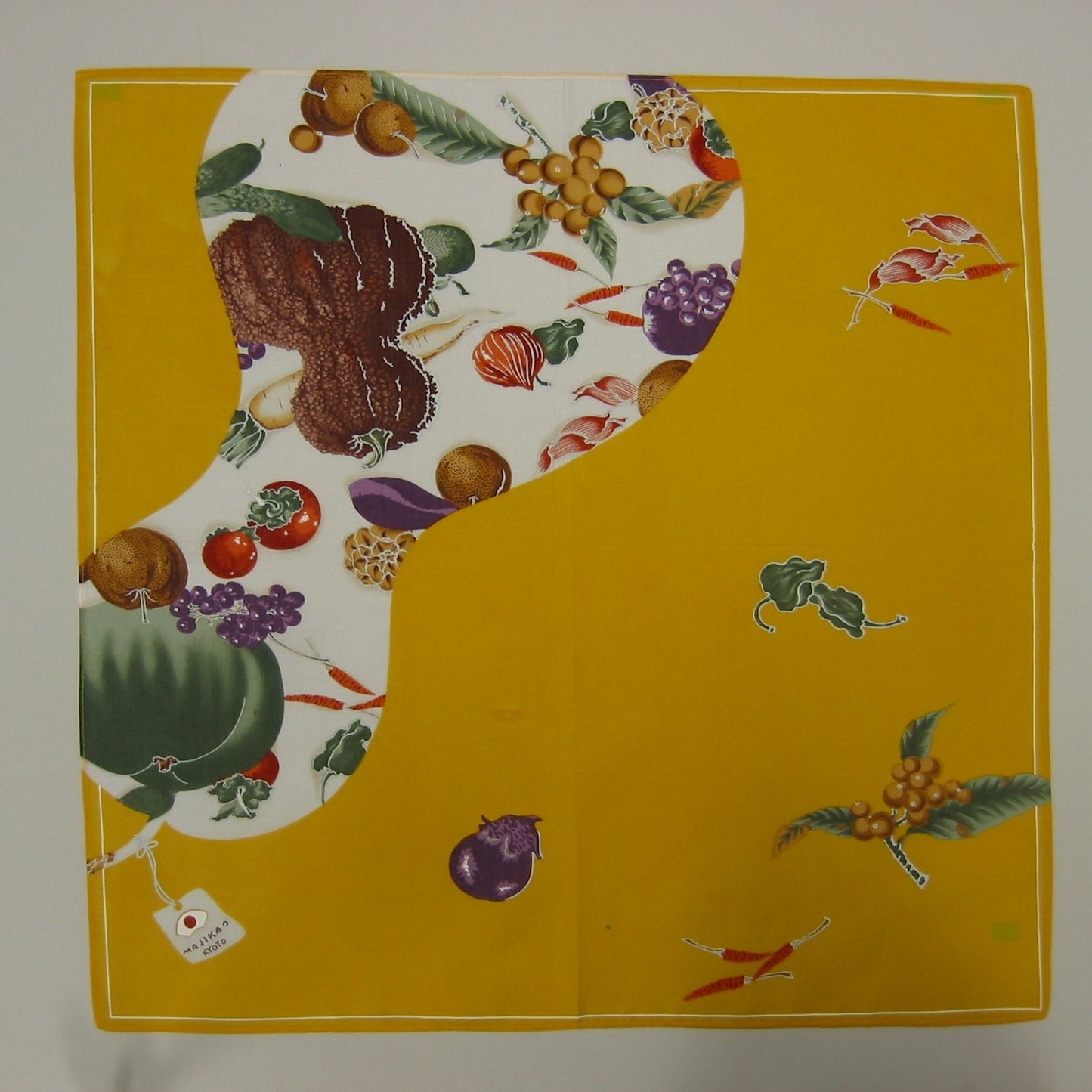 岡重 MAJIKAO葉裏柄のバンダナ 菜果/黄