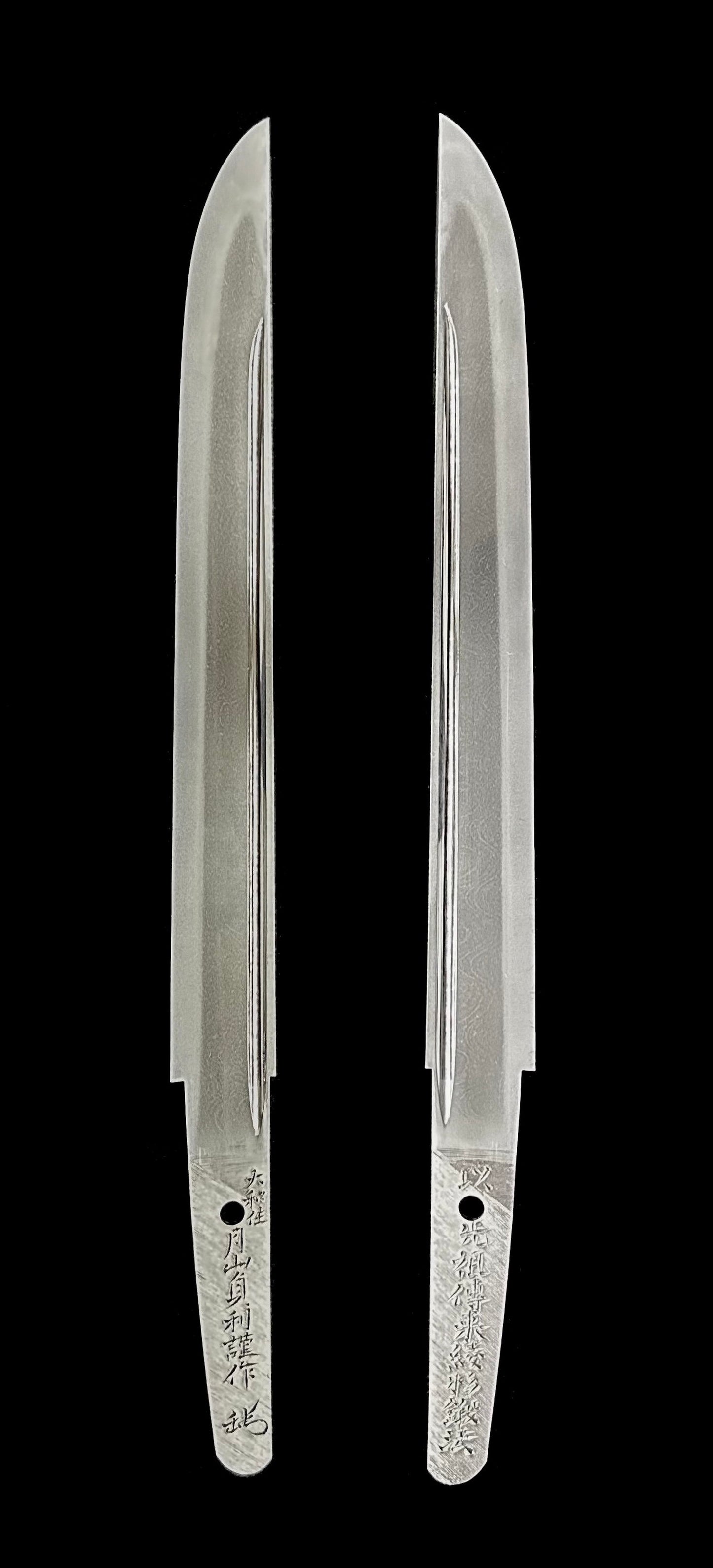 日本刀剣　短刀　大和住月山貞利謹作　以先祖傳来綾杉鍛法　白鞘入