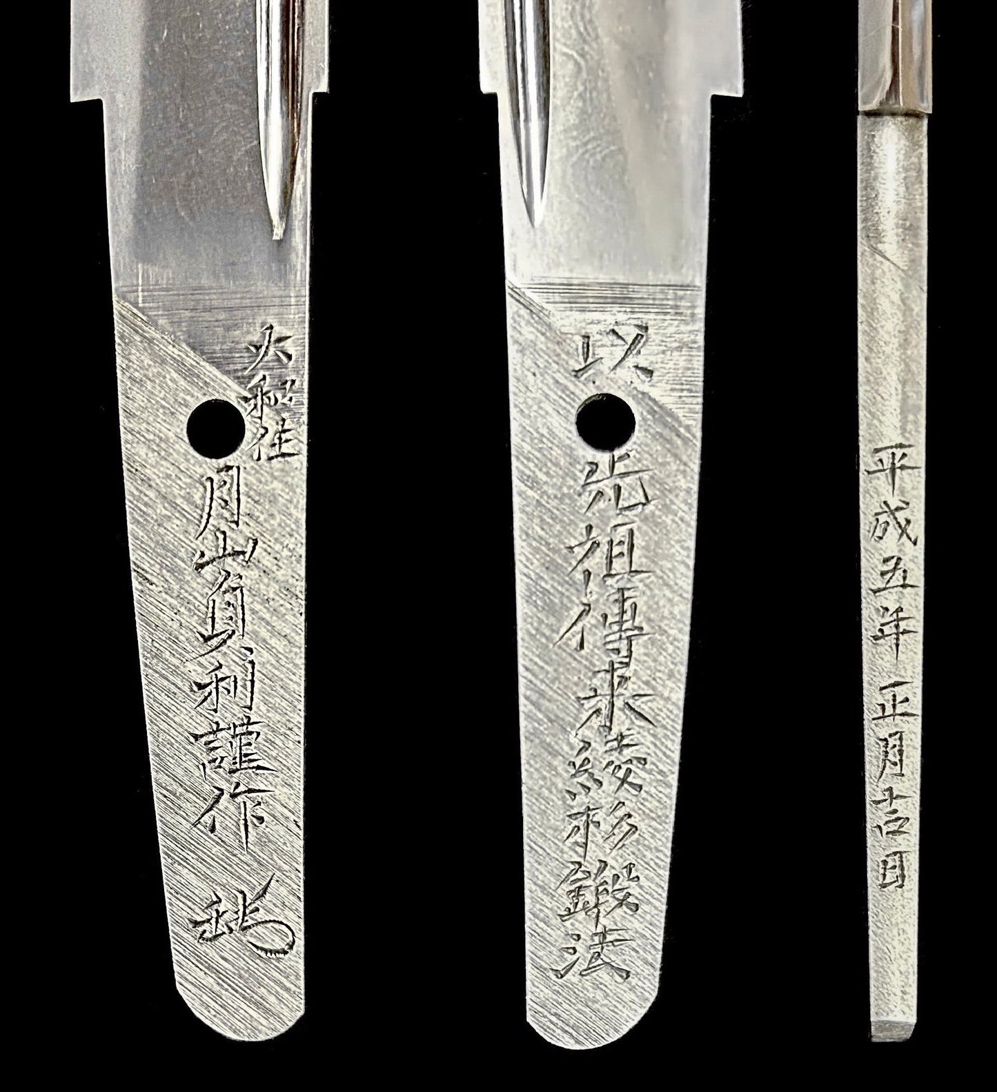 日本刀剣　短刀　大和住月山貞利謹作　以先祖傳来綾杉鍛法　白鞘入