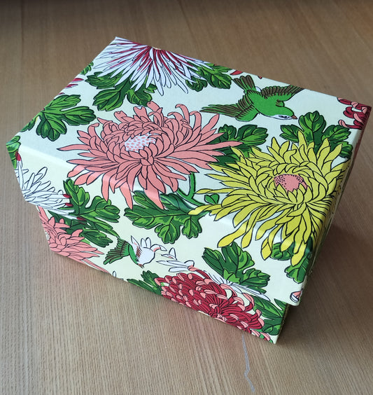 いせ辰 千代玉手箱 大菊　クリーム