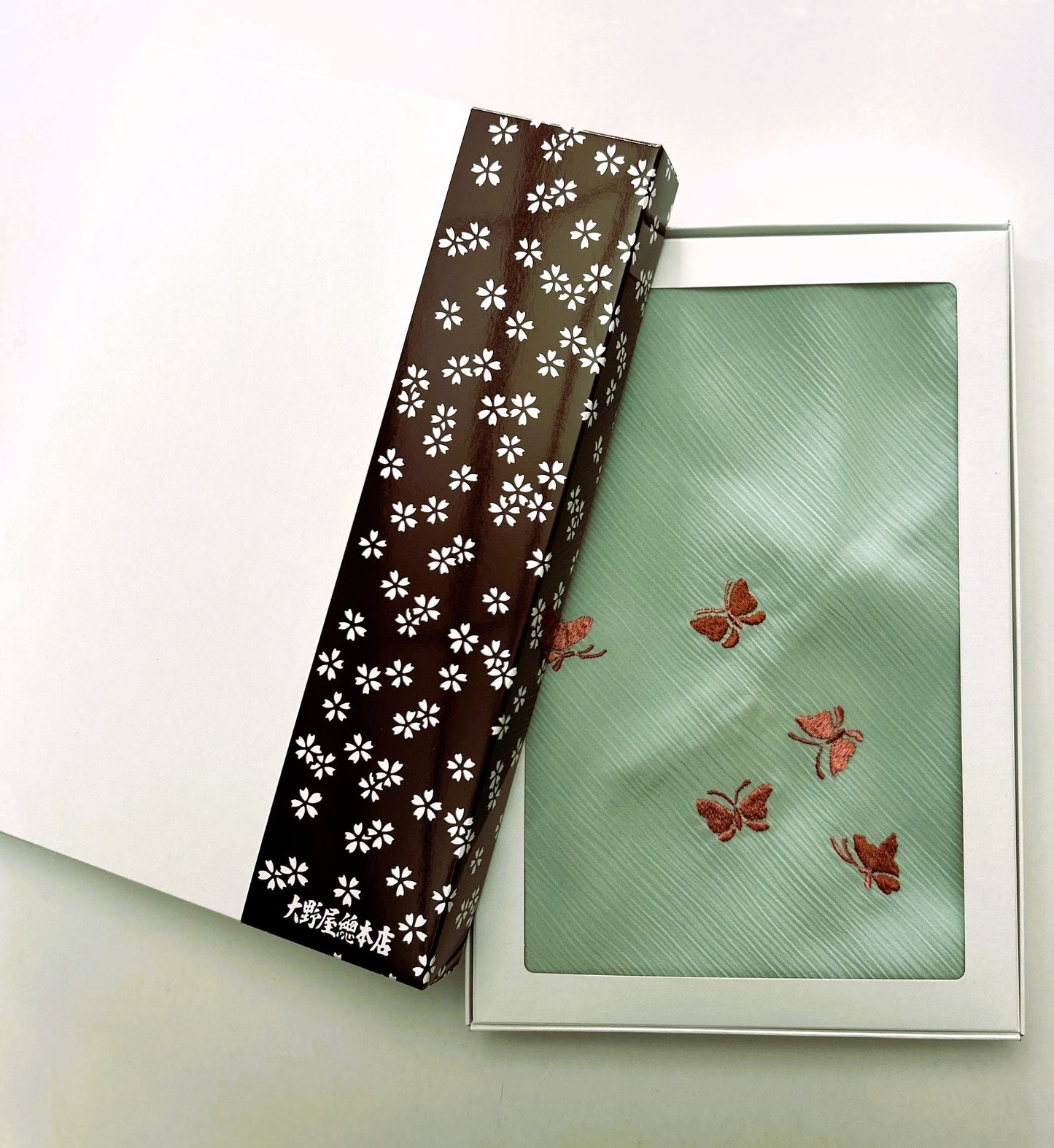 大野屋總本店　刺繍入りあずま袋（箱入り）　蝶　